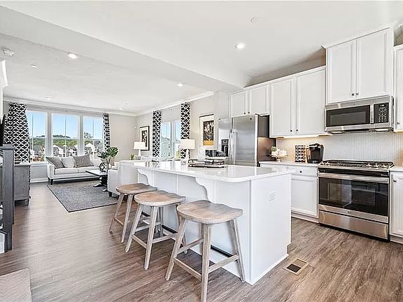 5th image of 3000 Olivetre Dr