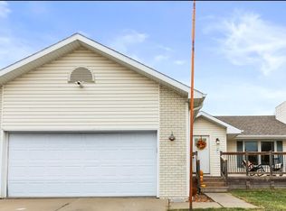 422 Maple Dr, Treynor, IA 51575