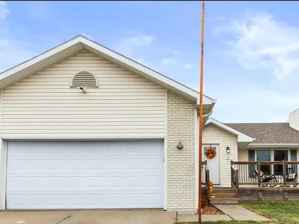 422 Maple Dr, Treynor, IA 51575