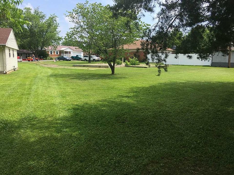 2nd image of 810 Sunset Dr