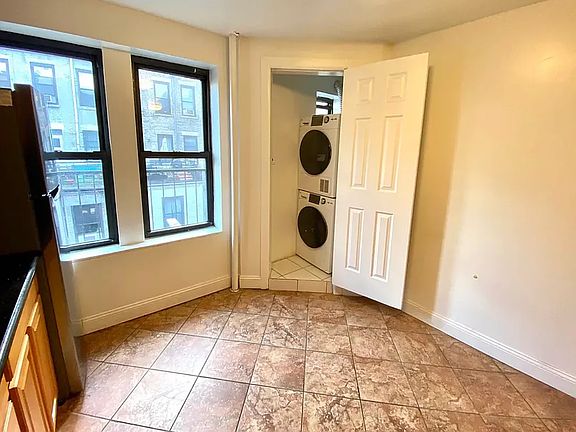 3rd image of 72 W 69th St APT 4B