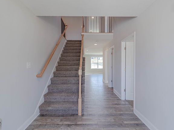 5th image of 188 Bonnell Dr
