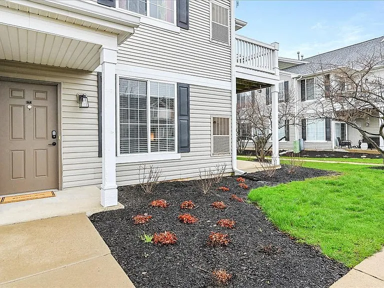 Farmington Lakes Apartments — Photo 27