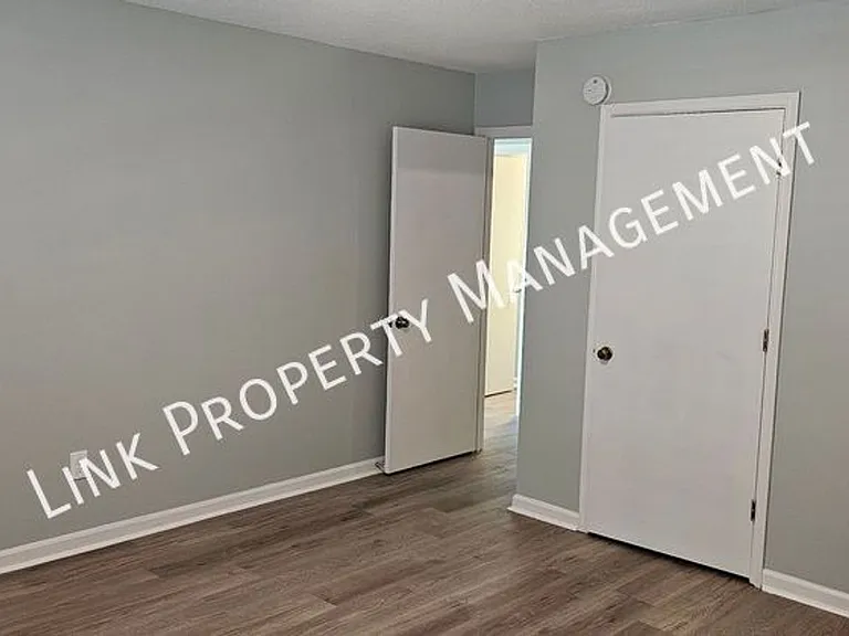 900 Peppermill Rd — Photo 17