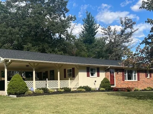 202 Parkway Dr, Scottsville, KY 42164