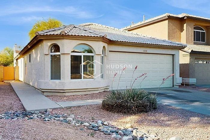 3259 E Kerry Ln — Photo 2