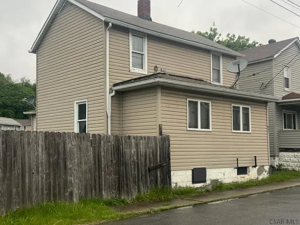 807 17th St, Windber, PA 15963