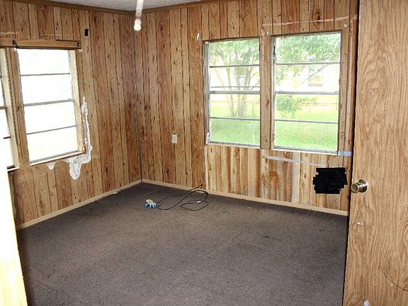 5th image of 506 S Weatherford St