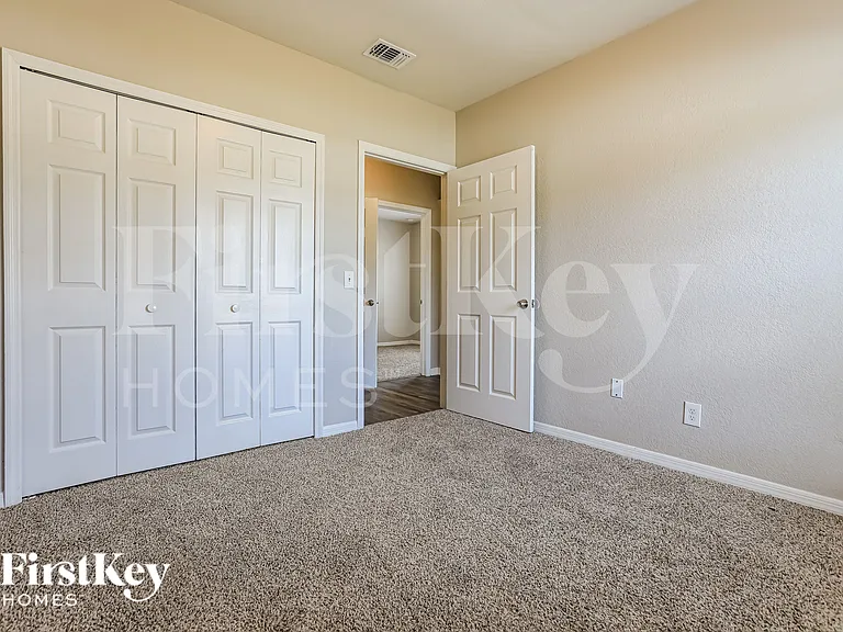 3169 N Biscayne Dr — Photo 13