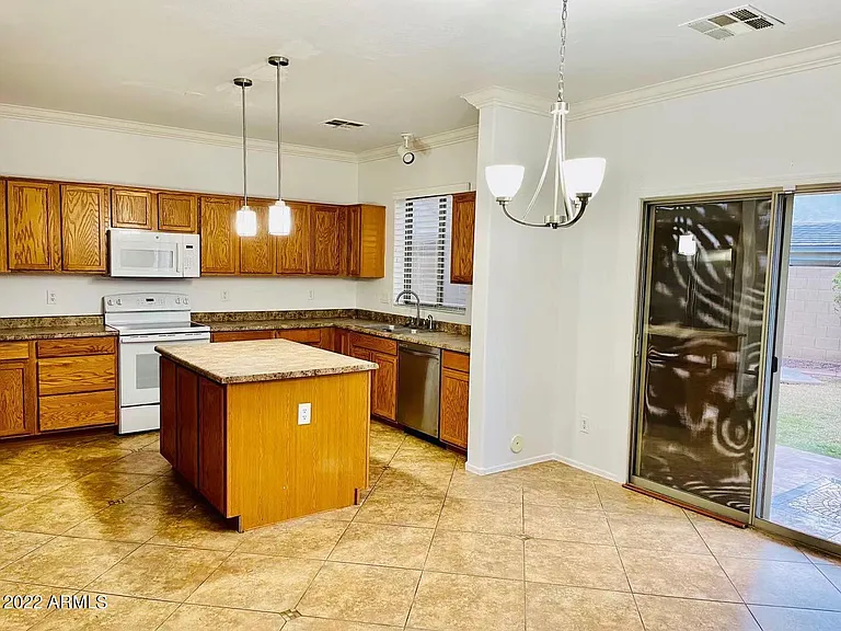 1704 S Falcon Dr — Photo 5