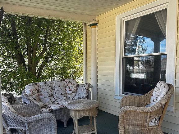 2nd image of 284 E Saint Clair St