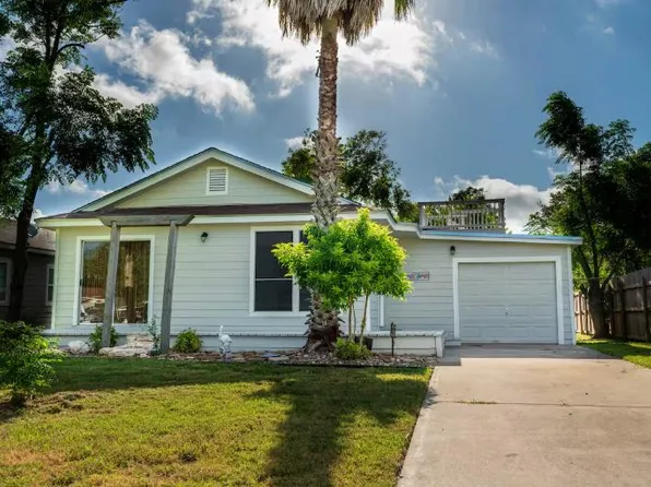 1110 Patton St, Rockport, TX 78382