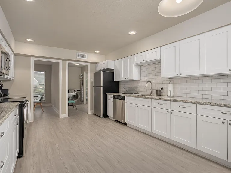 11210 Cotillion Dr — Photo 10
