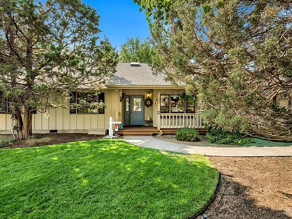 3rd image of 61267 Mount Vista Dr