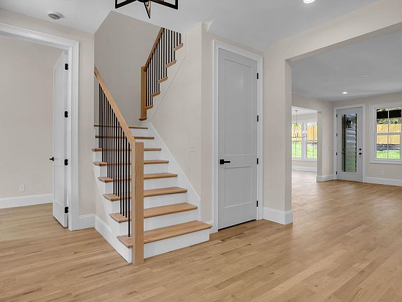 4th image of 14 Plum Dr