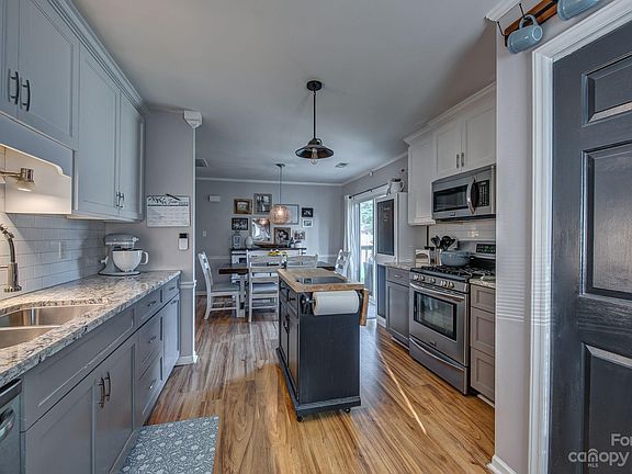 4th image of 1403 Abbey Place Dr