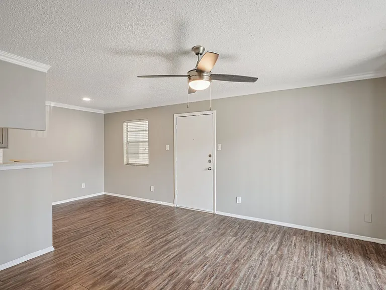 5644 Riverwalk Dr — Photo 52