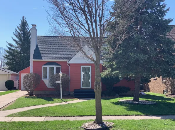 2711 Lincoln Rd, Kenosha, WI 53143