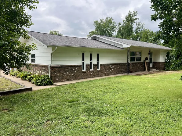 207 W 13th St, Johnston City, IL 62951