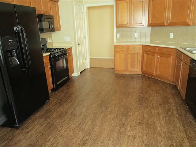 113 Village Dr — Photo 4