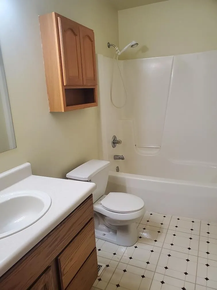 3 bed, 1.5 bath, 1550 sqft, $1,995 — Photo 2
