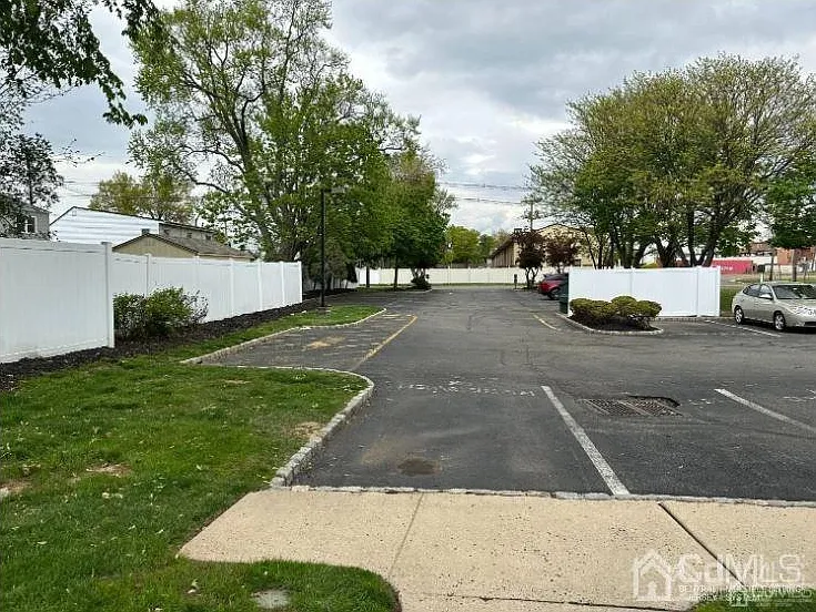 906 Montague Ave — Photo 7