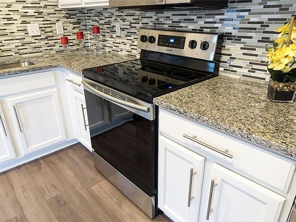 4th image of 7826 S Kittredge Cir
