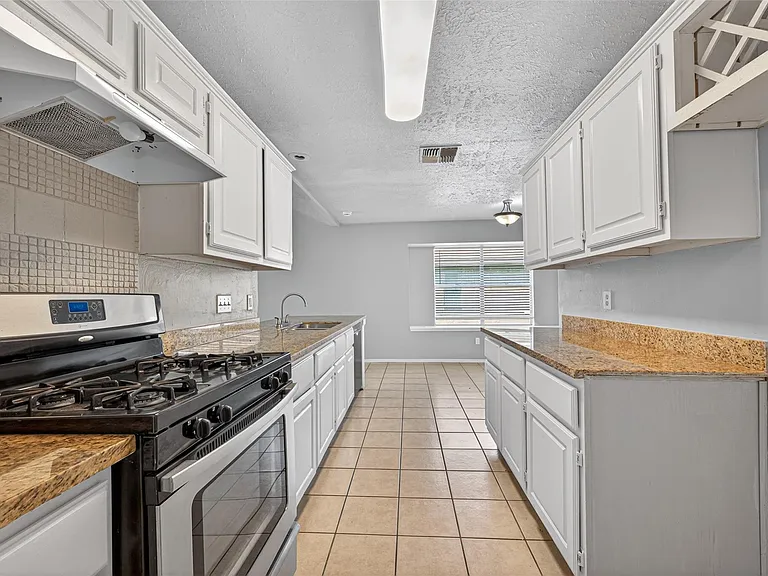 2310 Woodwind Dr — Photo 24