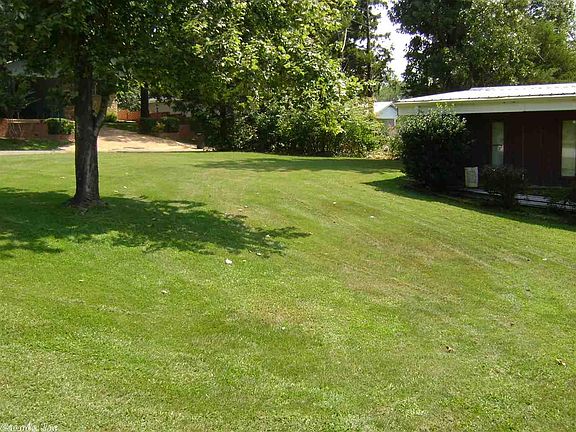 4th image of 1101 N Manor Dr