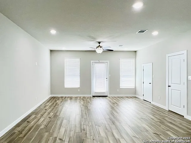 21518 James Charles — Photo 21