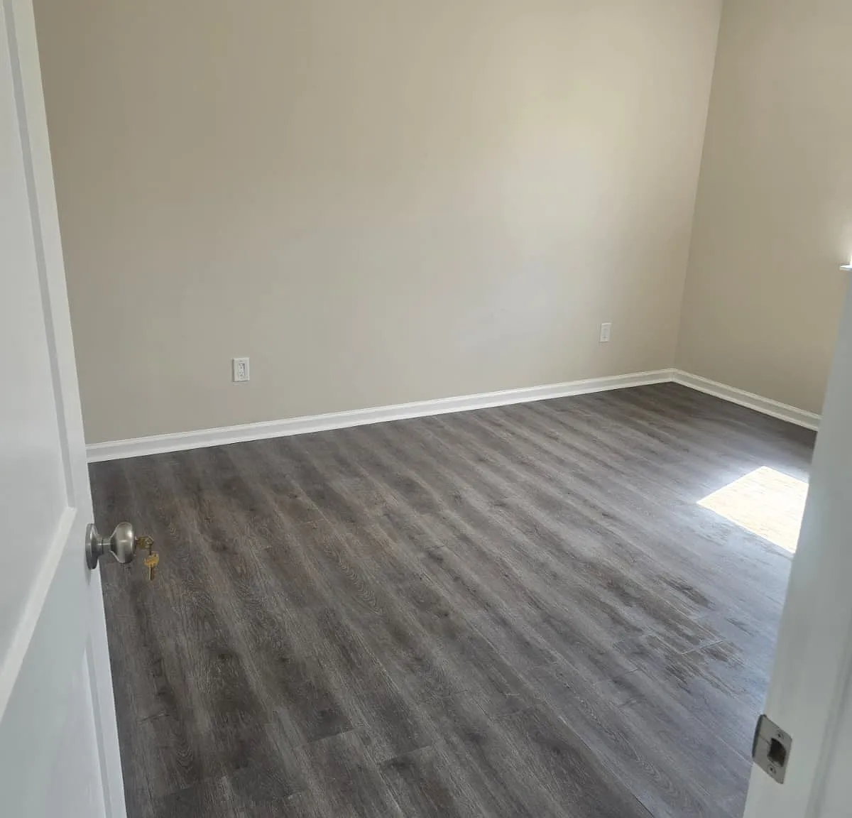 2 bed, 1000 sqft, $2,300 — Photo 2