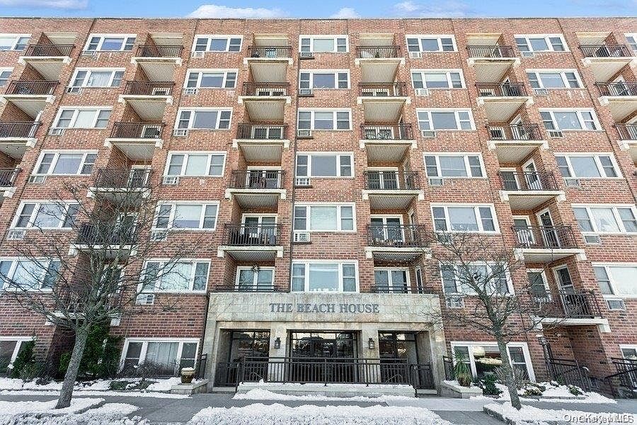 1st image of 740 E Broadway #6L