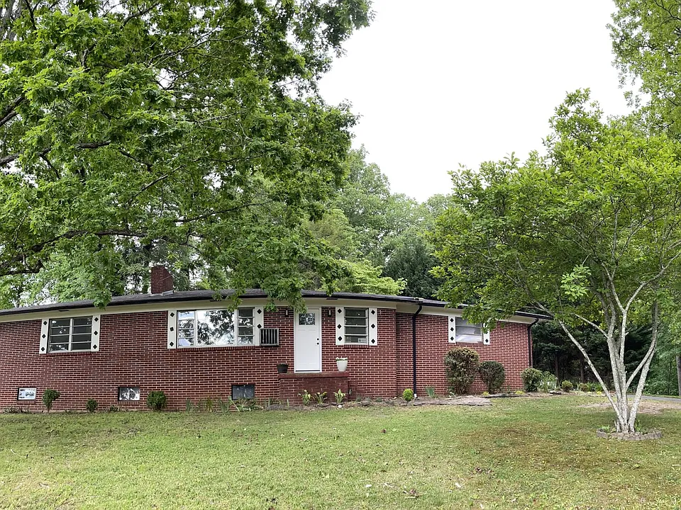 419 Wedgewood Pl SW