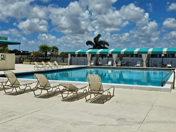 115 Lake Emerald Drive #307, Oakland Park, FL 33309