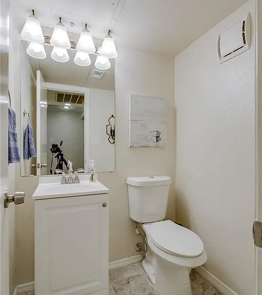 Powder bath on the first Floor