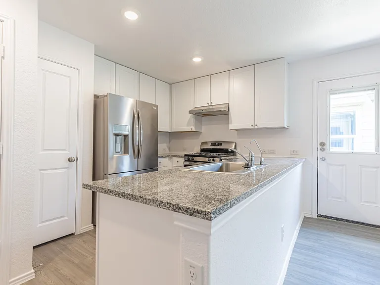 2807 Ruby Xing — Photo 12