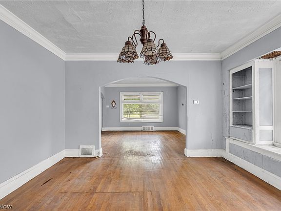5th image of 4086 E 141st St