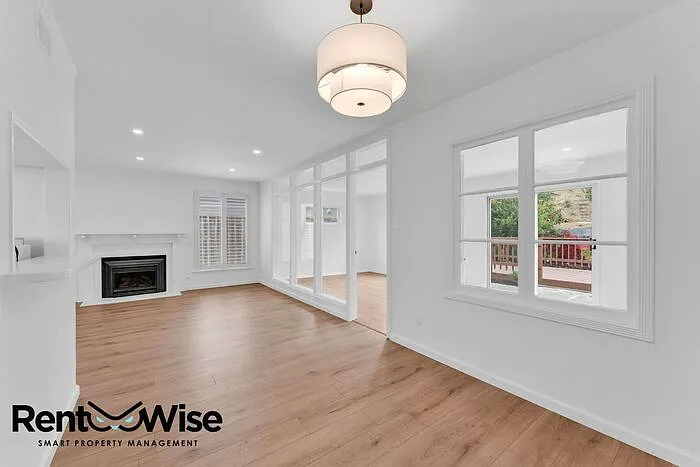 110 Cuesta Dr — Photo 16