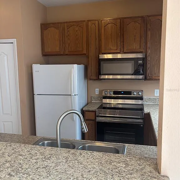 7415 Lago De Oro #B-4 — Photo 3