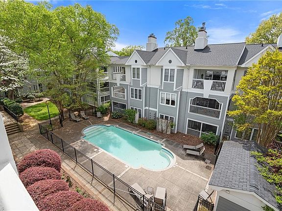 3rd image of 217 Oakwood Ct