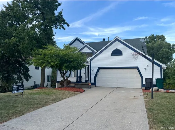 2565 Thorn Creek St SE, Kentwood, MI 49508