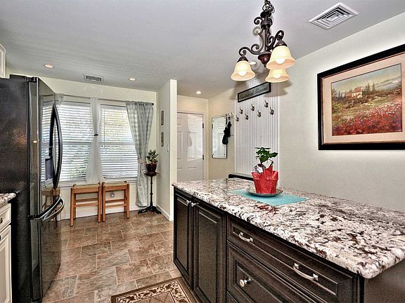 3rd image of 117 Northwood Blvd
