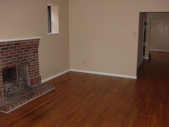 2nd image of 5559 Pershing Ave #3F