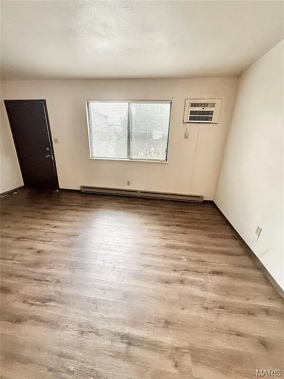1 bed, 1.0 bath, 600 sqft, $700 — Photo 2