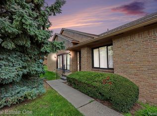 2193 London Bridge Dr, Rochester, MI 48307
