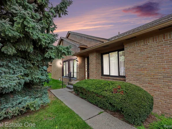2193 London Bridge Dr, Rochester, MI 48307