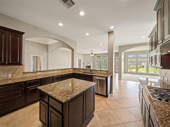 3rd image of 2818 Red Maple Dr