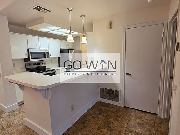 4th image of 2035 S Elm St Unit 140