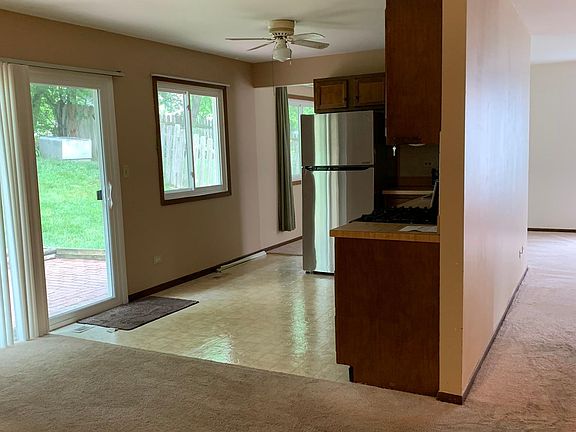 3rd image of 2S441 Cynthia Dr