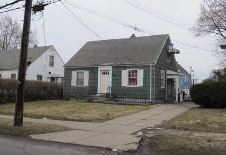 1st image of 112 Texas St